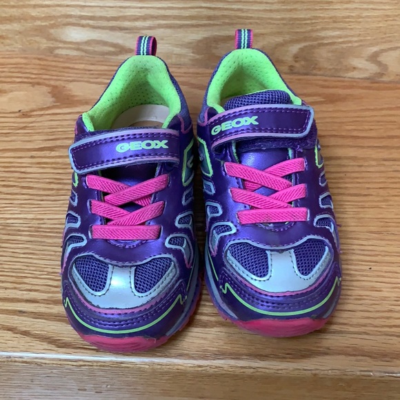 Geox girls shoes - like new size 8.5 - Picture 2 of 6